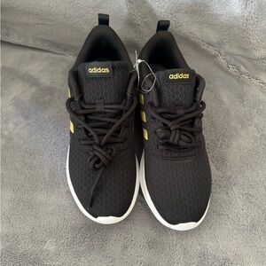 NWT Womens Adidas QT Racer 2.0 Running Shoes